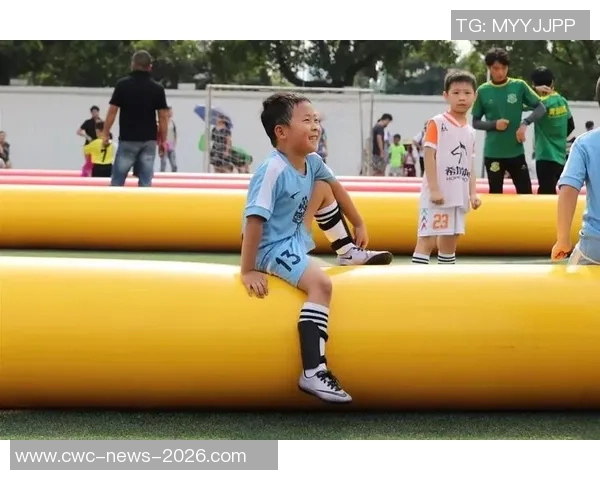 热爱足球的小学教练招聘启事欢迎热情洋溢的你加入我们的团队共创孩子们的足球梦想